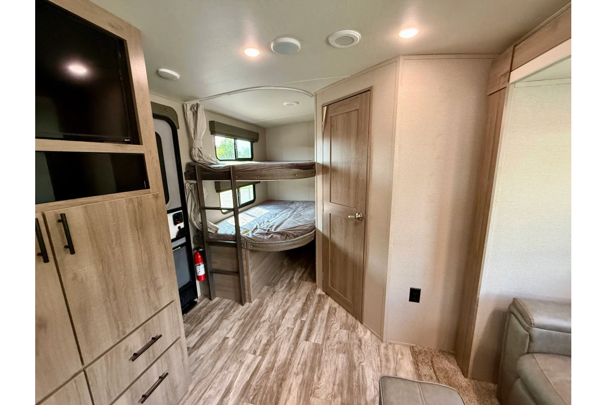 IMAGINE-2 with Sofa, Dinette, Private Queen Master & Bunks