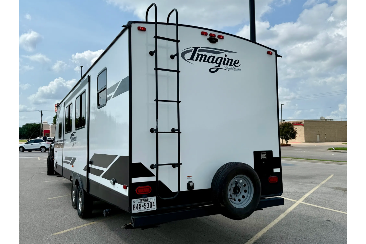 IMAGINE-2 with Sofa, Dinette, Private Queen Master & Bunks