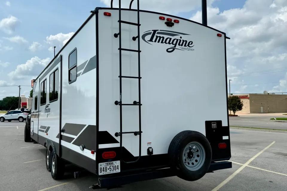 IMAGINE-2 with Sofa, Dinette, Private Queen Master & Bunks