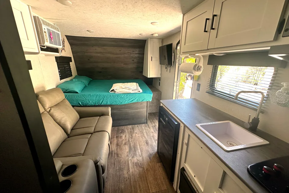Jenni's Keystone Hideout Travel Trailer