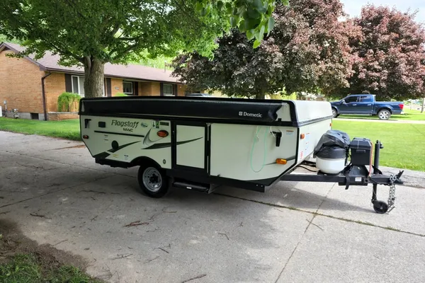 Johnny Z Flagstaff mac 206 pop up Tent Trailer