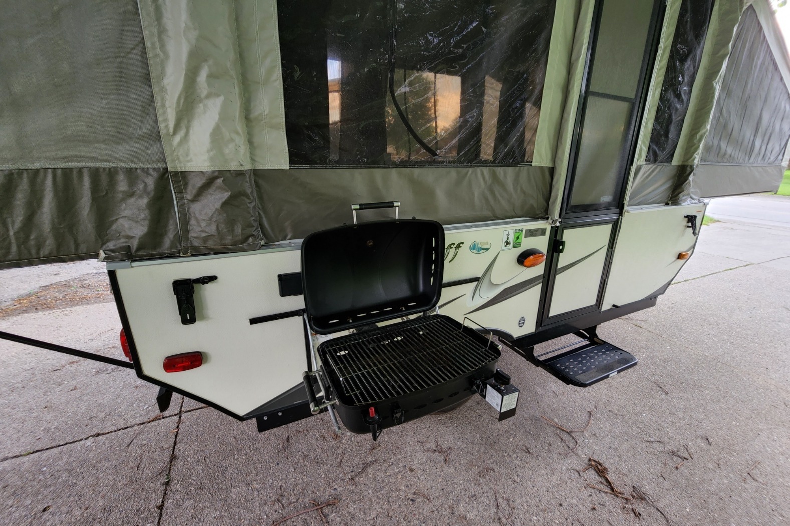 Johnny Z Flagstaff mac 206 pop up Tent Trailer