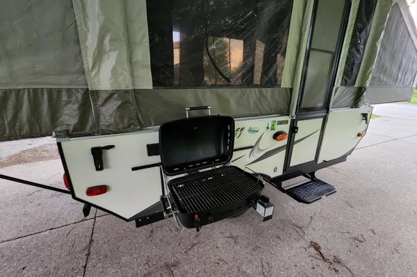 Johnny Z Flagstaff mac 206 pop up Tent Trailer