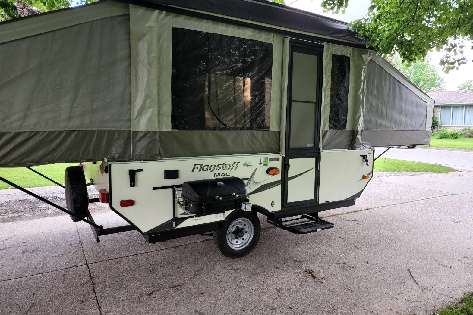 Johnny Z Flagstaff mac 206 pop up Tent Trailer