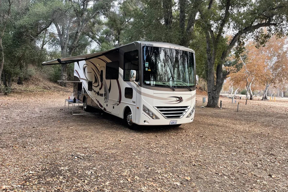 Glamp in Style! 2017 Thor Hurricane | Sleeps 10 + Delivery