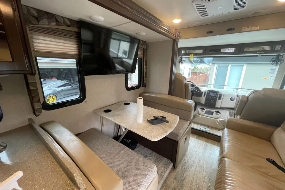Glamp in Style! 2017 Thor Hurricane | Sleeps 10 + Delivery