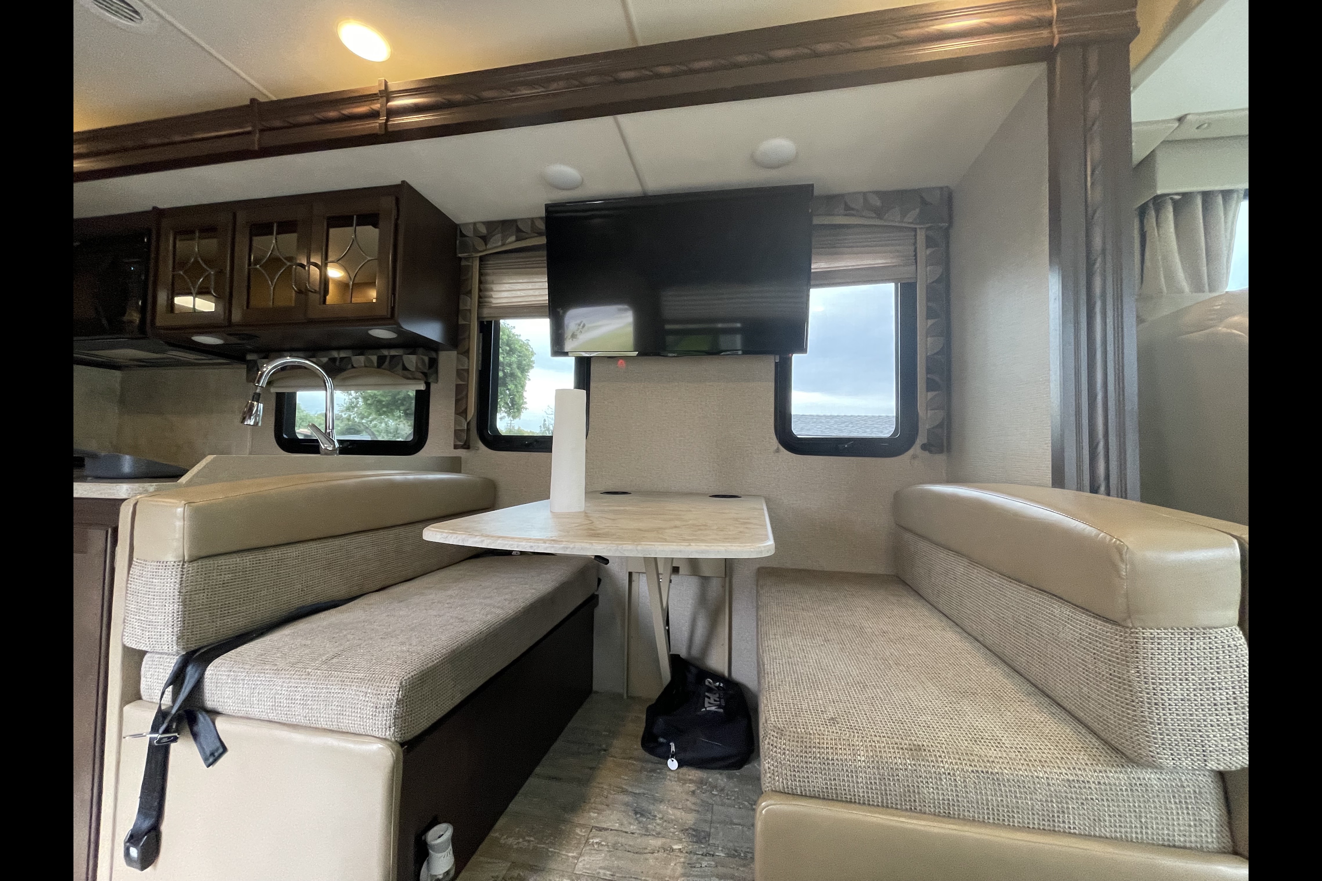 Glamp in Style! 2017 Thor Hurricane | Sleeps 10 + Delivery