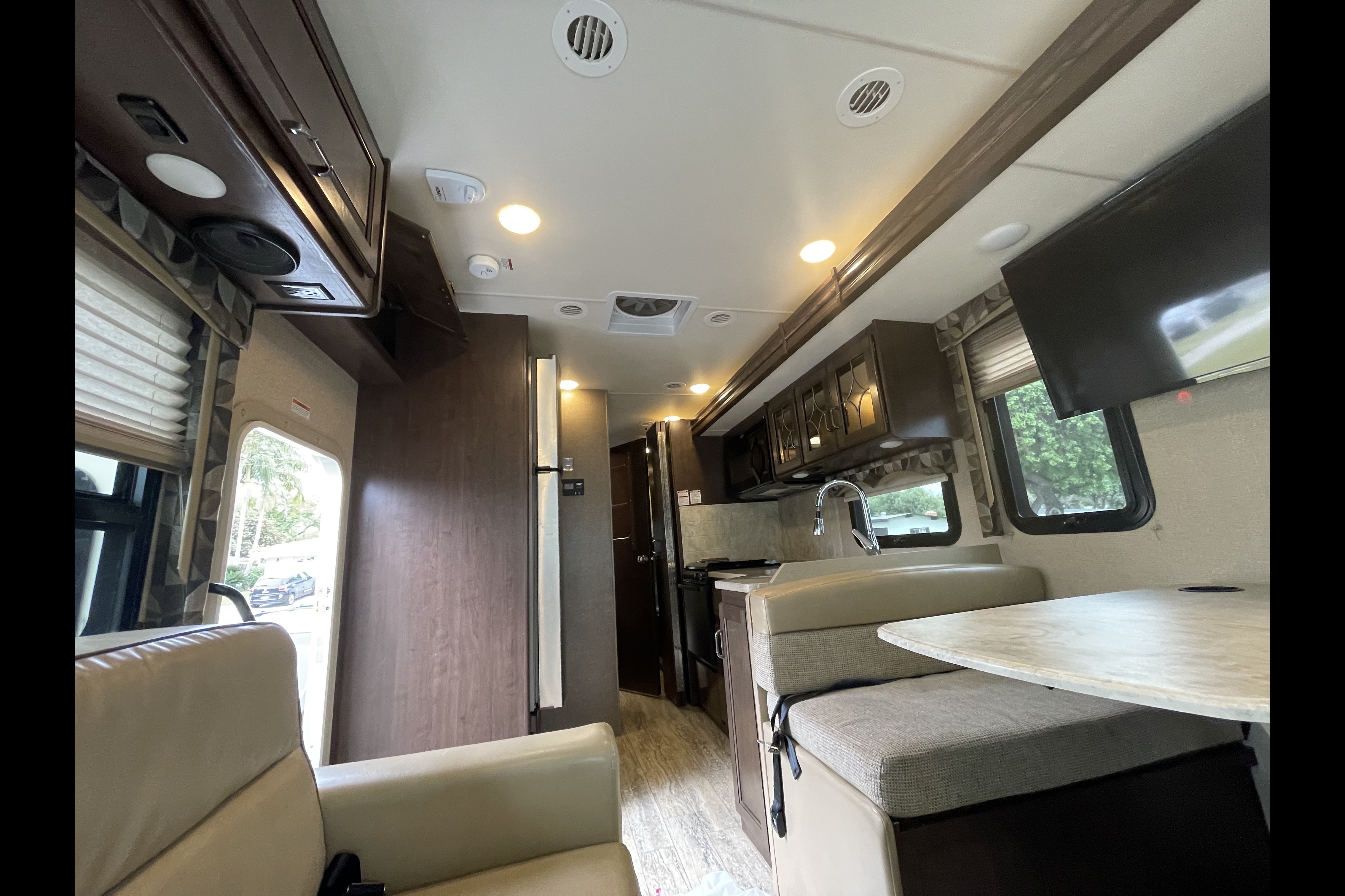 Glamp in Style! 2017 Thor Hurricane | Sleeps 10 + Delivery