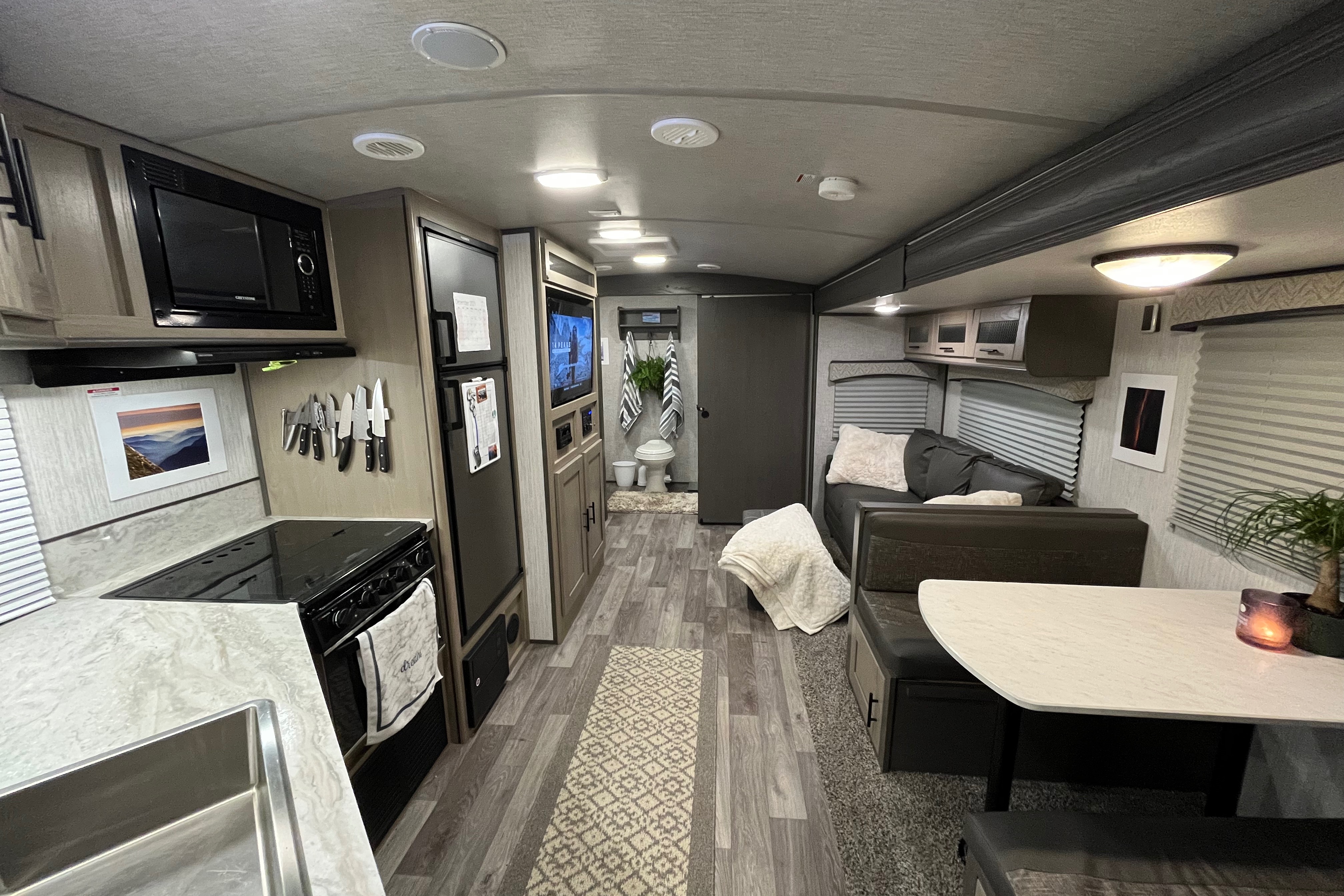  Cozy 2021 30-Foot Travel Trailer - Sleeps 5, Turnkey Ready for Your Adventure!