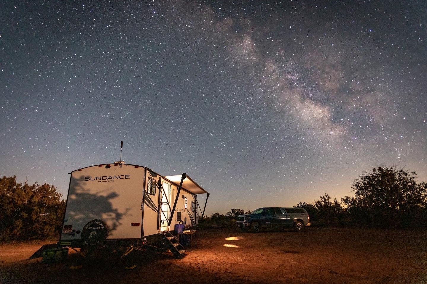  Cozy 2021 30-Foot Travel Trailer - Sleeps 5, Turnkey Ready for Your Adventure!