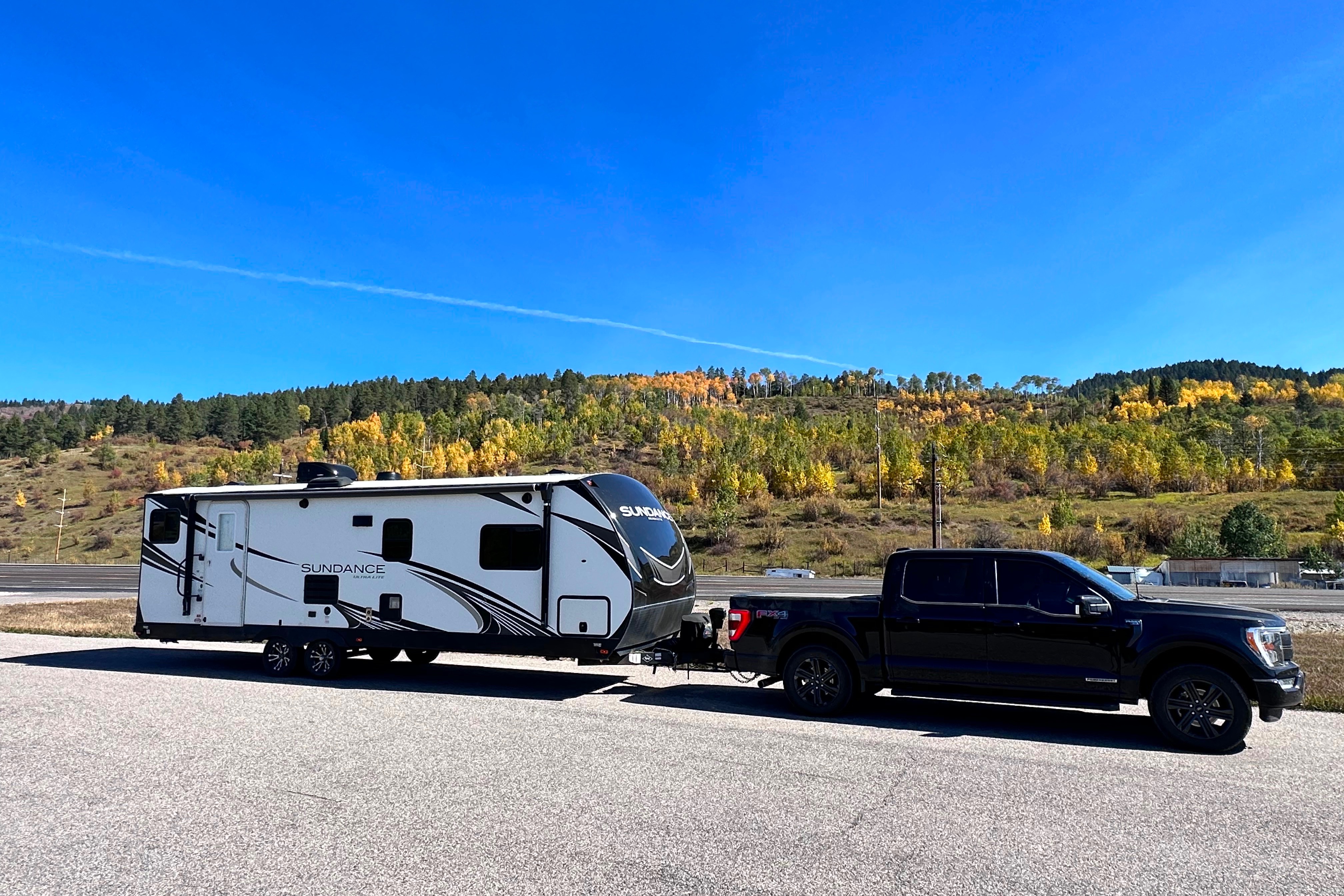  Cozy 2021 30-Foot Travel Trailer - Sleeps 5, Turnkey Ready for Your Adventure!