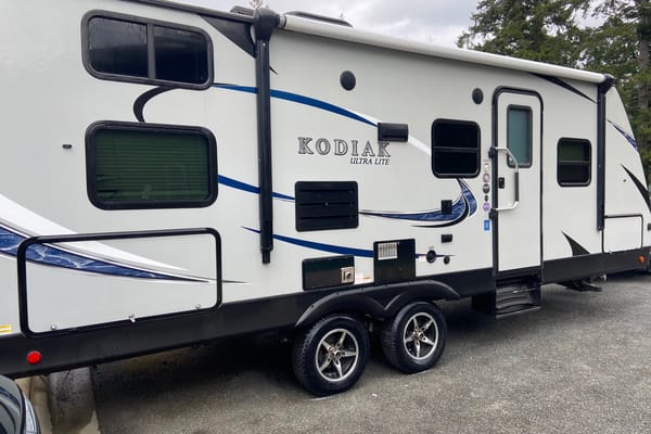 Dave & Hilary’s Dutchman Kodiak Ultralight Travel Trailer