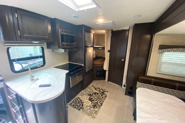Dave & Hilary’s Dutchman Kodiak Ultralight Travel Trailer