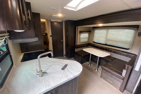Dave & Hilary’s Dutchman Kodiak Ultralight Travel Trailer