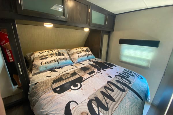 Dave & Hilary’s Dutchman Kodiak Ultralight Travel Trailer