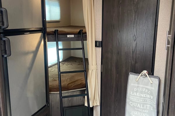 Dave & Hilary’s Dutchman Kodiak Ultralight Travel Trailer