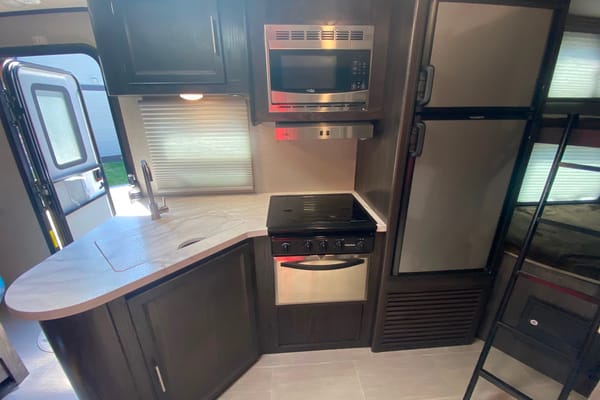Dave & Hilary’s Dutchman Kodiak Ultralight Travel Trailer