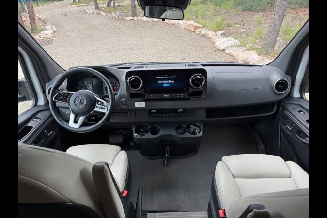 Leisure Travel Van Unity RL - PNW Glamping Easy for First Timers