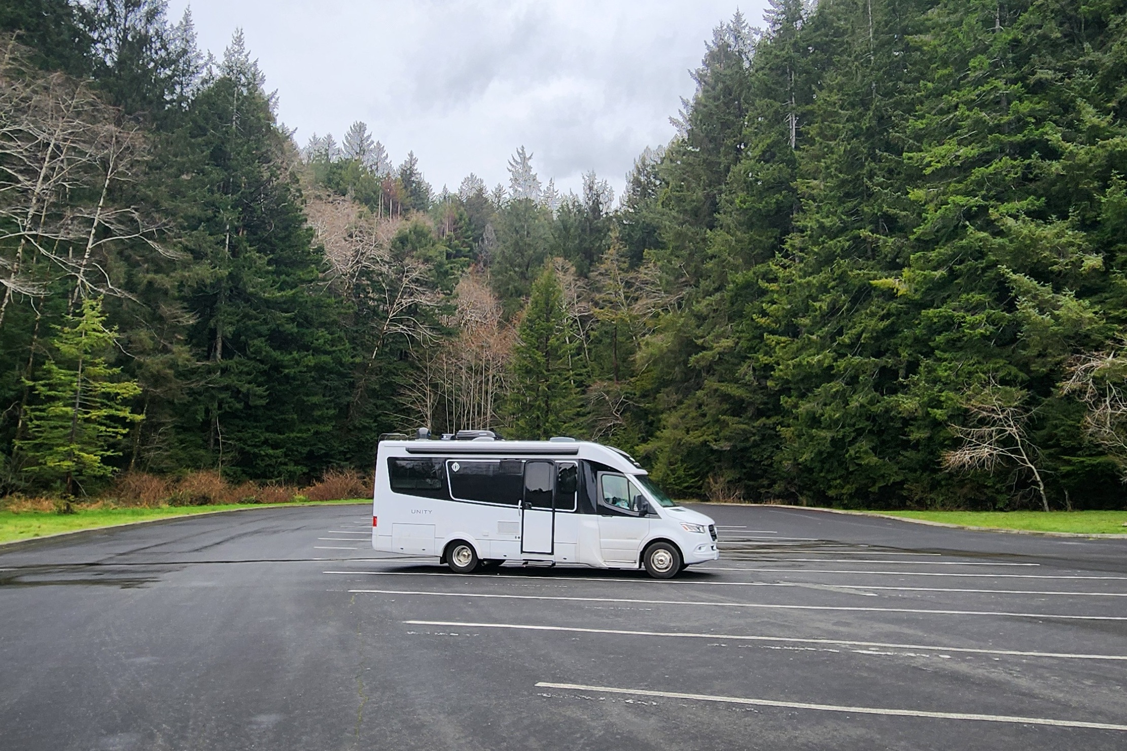 Leisure Travel Van Unity RL - PNW Glamping Easy for First Timers