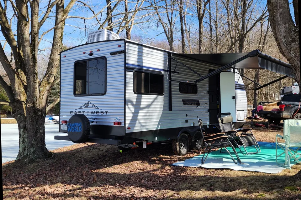 Brand New East to West Silver Lake LE Travel Trailer