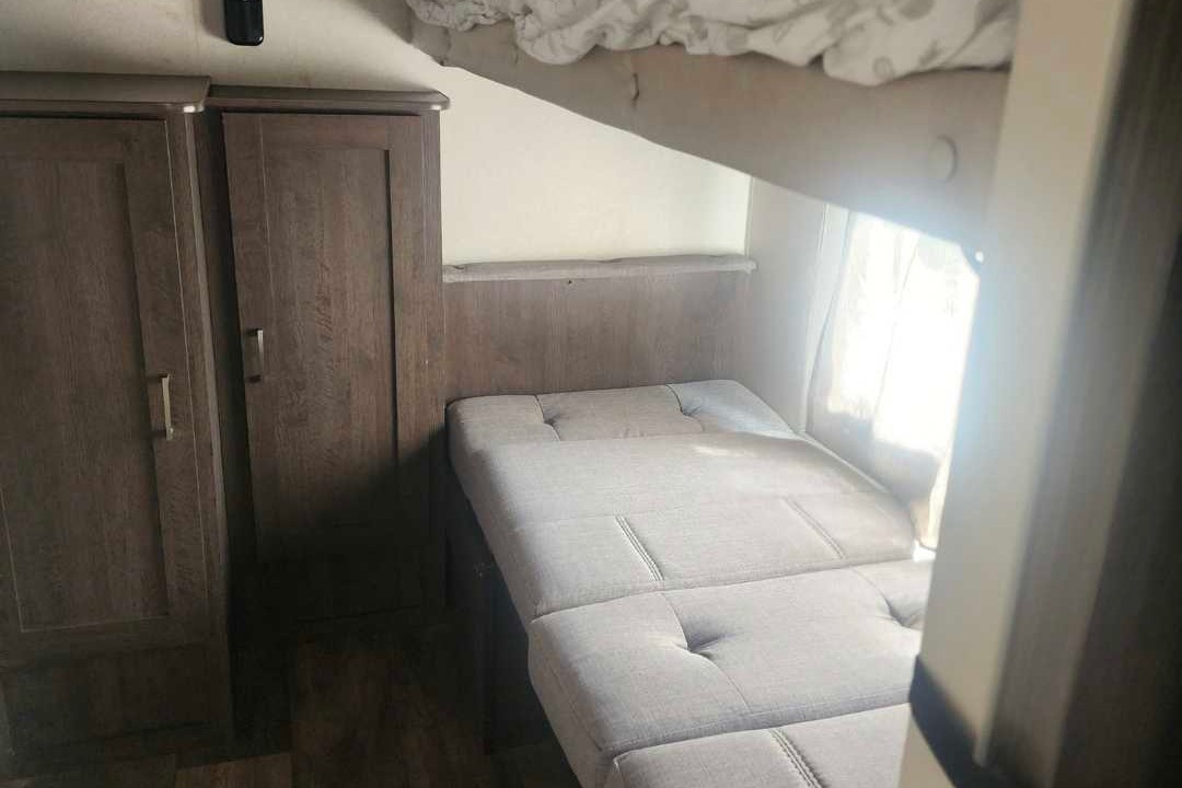 Rays 2017 Forest river with outdoor kitchen and Bunks