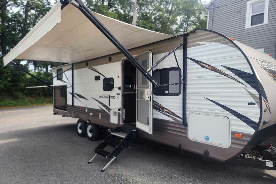 Rays 2017 Forest river with outdoor kitchen and Bunks