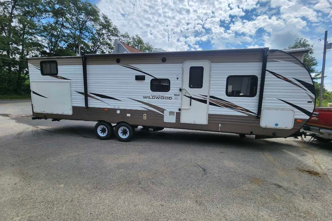 Rays 2017 Forest river with outdoor kitchen and Bunks