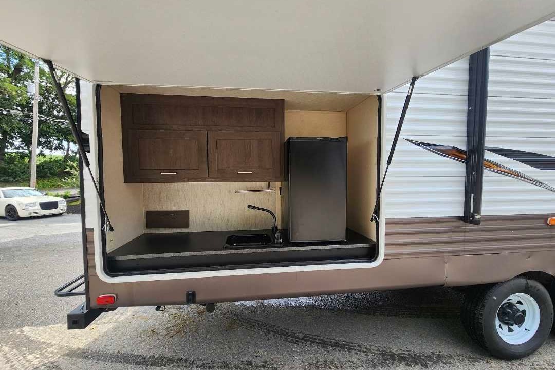 Rays 2017 Forest river with outdoor kitchen and Bunks