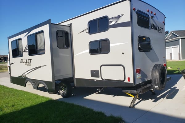 Doug's Keystone Bullet 290BHS Travel TrailerTrailer
