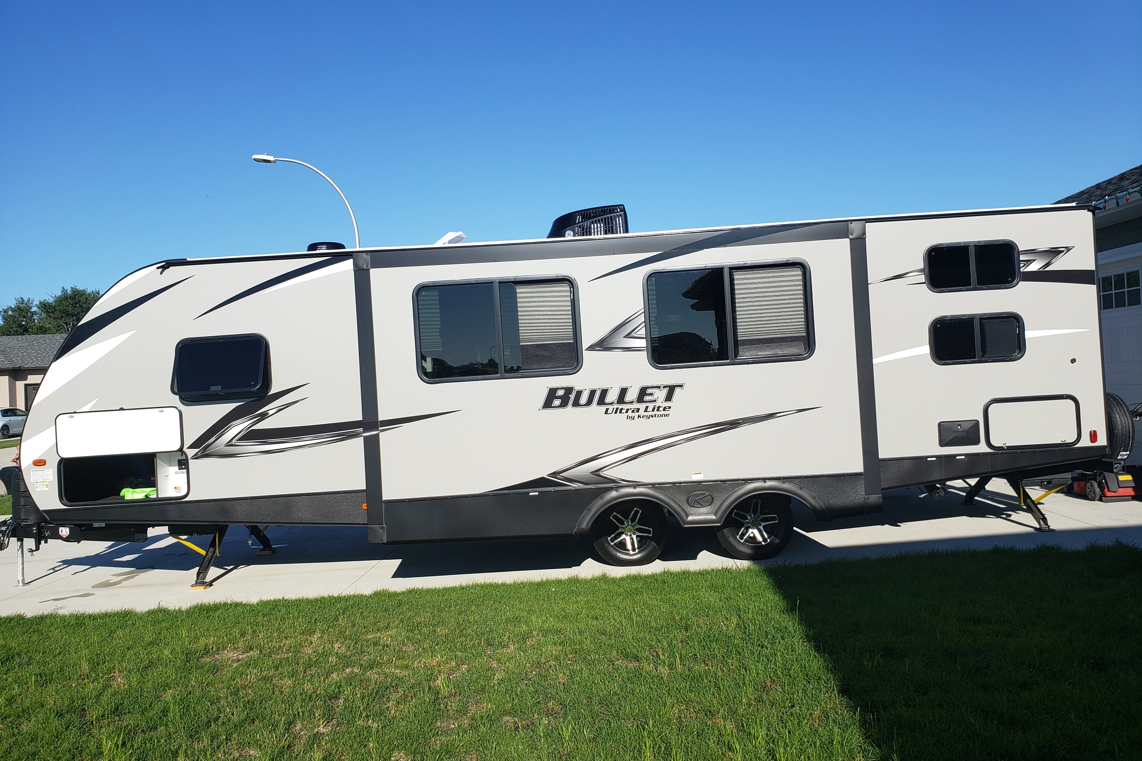 Doug's Keystone Bullet 290BHS Travel TrailerTrailer
