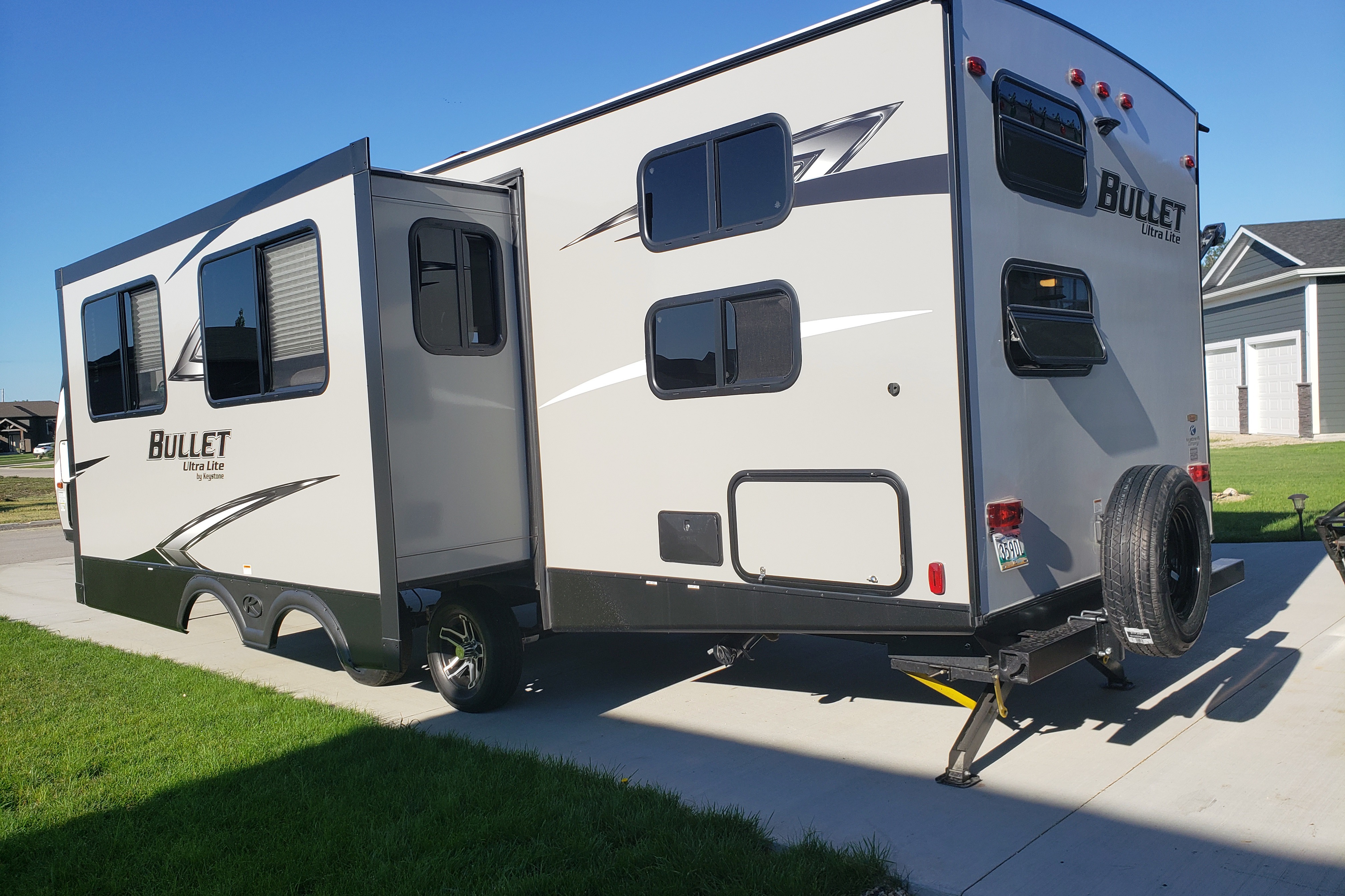 Doug's Keystone Bullet 290BHS Travel TrailerTrailer