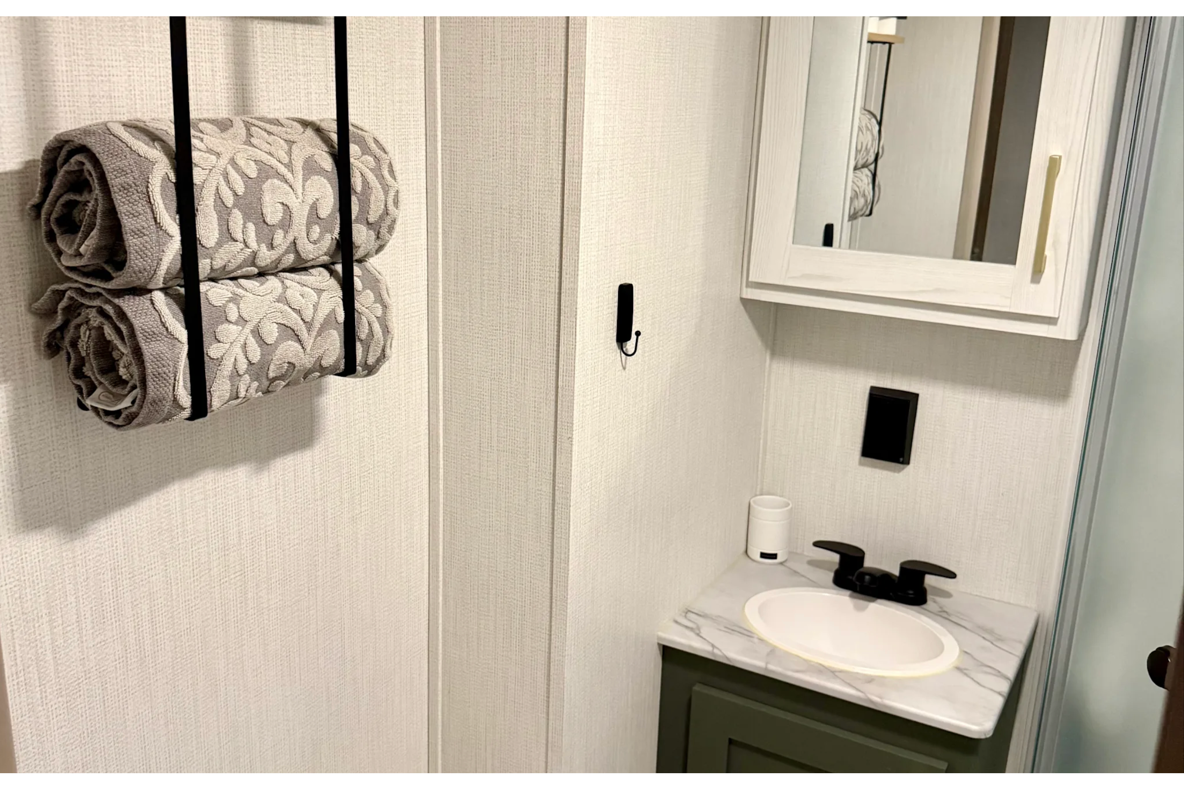 Glamping & Grace - Your HGTV Inspired "Roamstead"