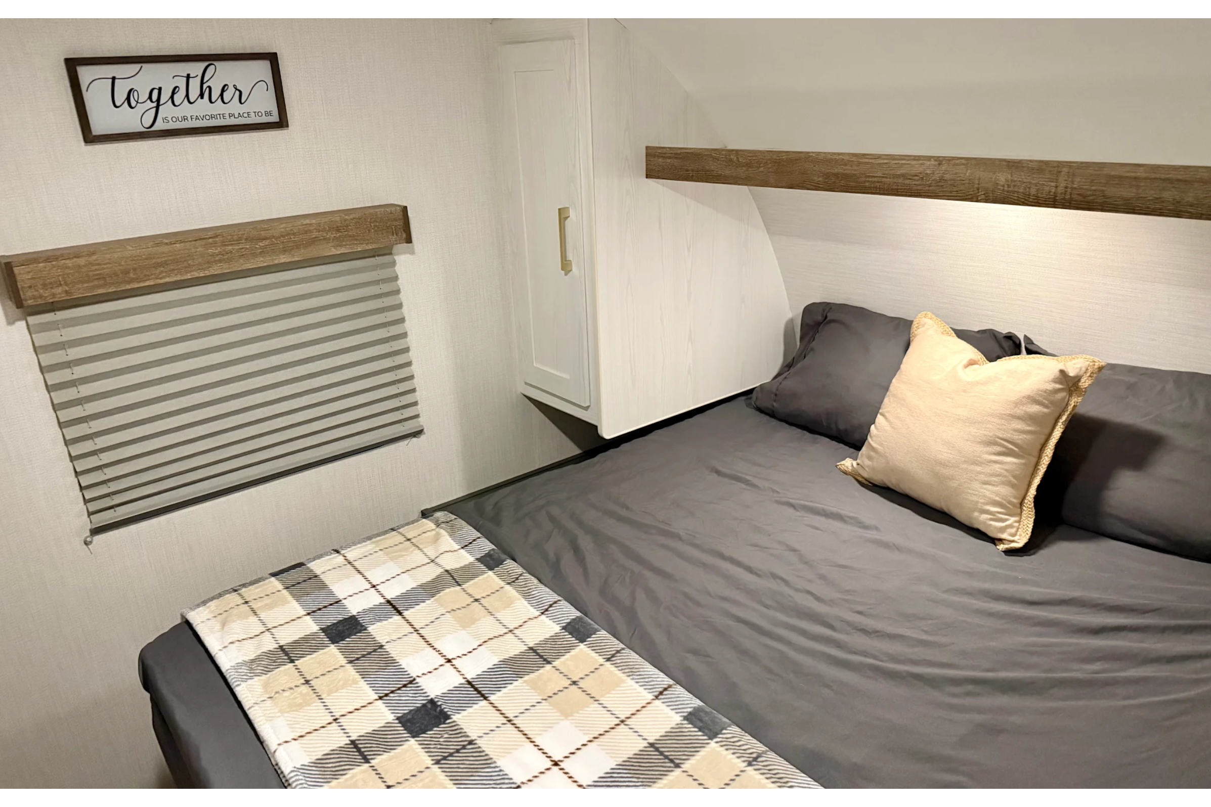 Glamping & Grace - Your HGTV Inspired "Roamstead"