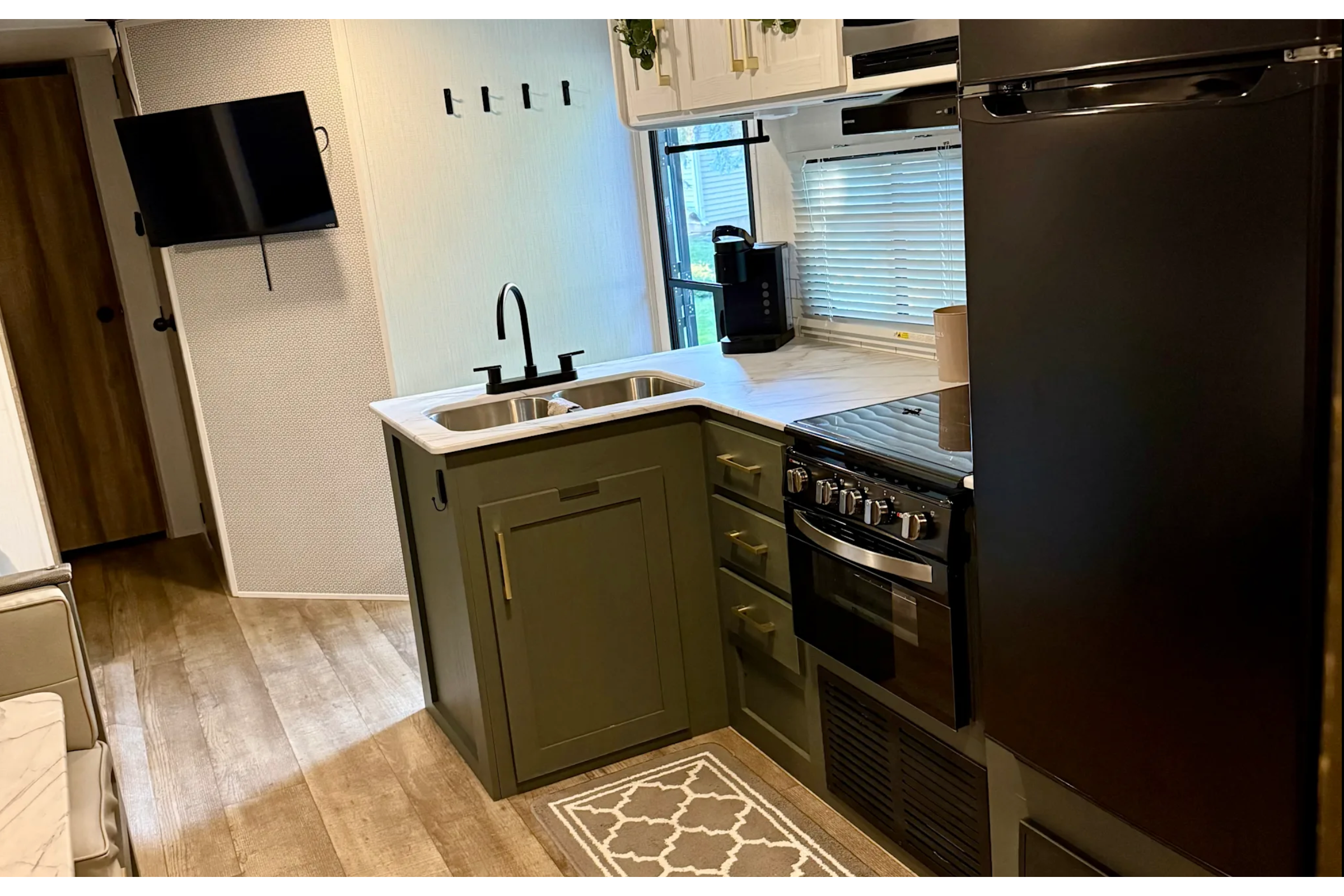 Glamping & Grace - Your HGTV Inspired "Roamstead"