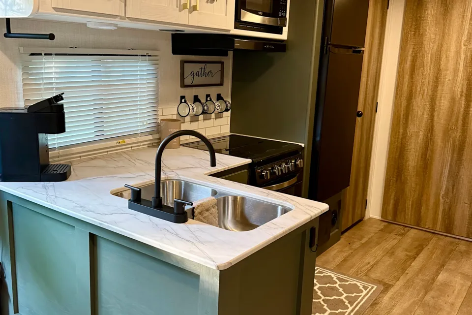 Glamping & Grace - Your HGTV Inspired "Roamstead"