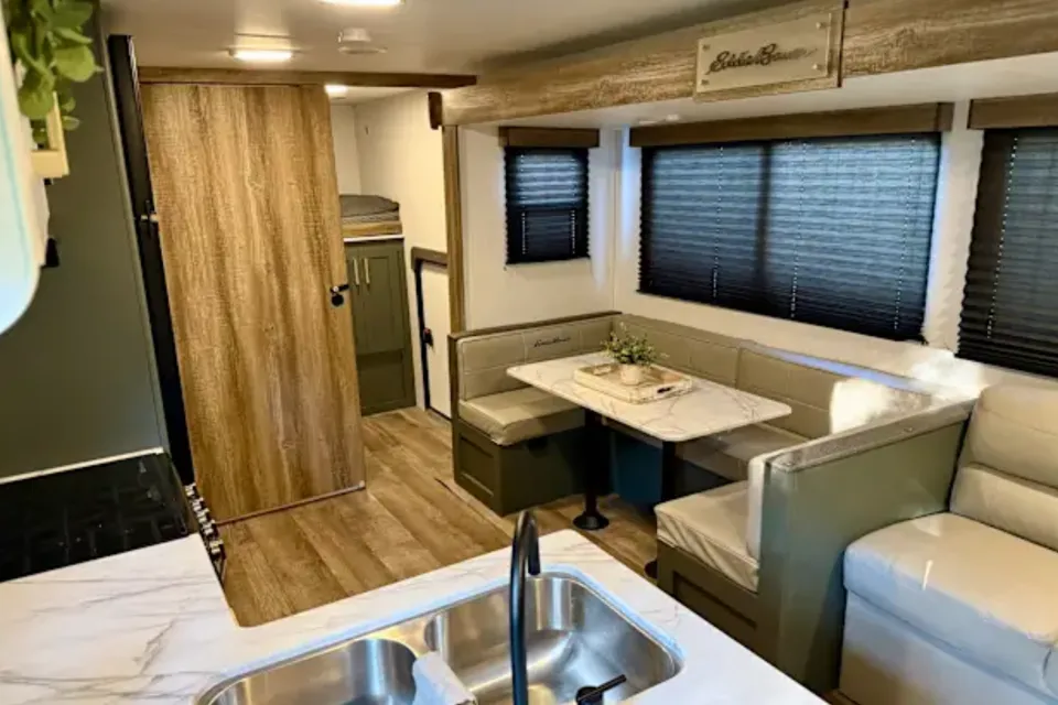 Glamping & Grace - Your HGTV Inspired "Roamstead"