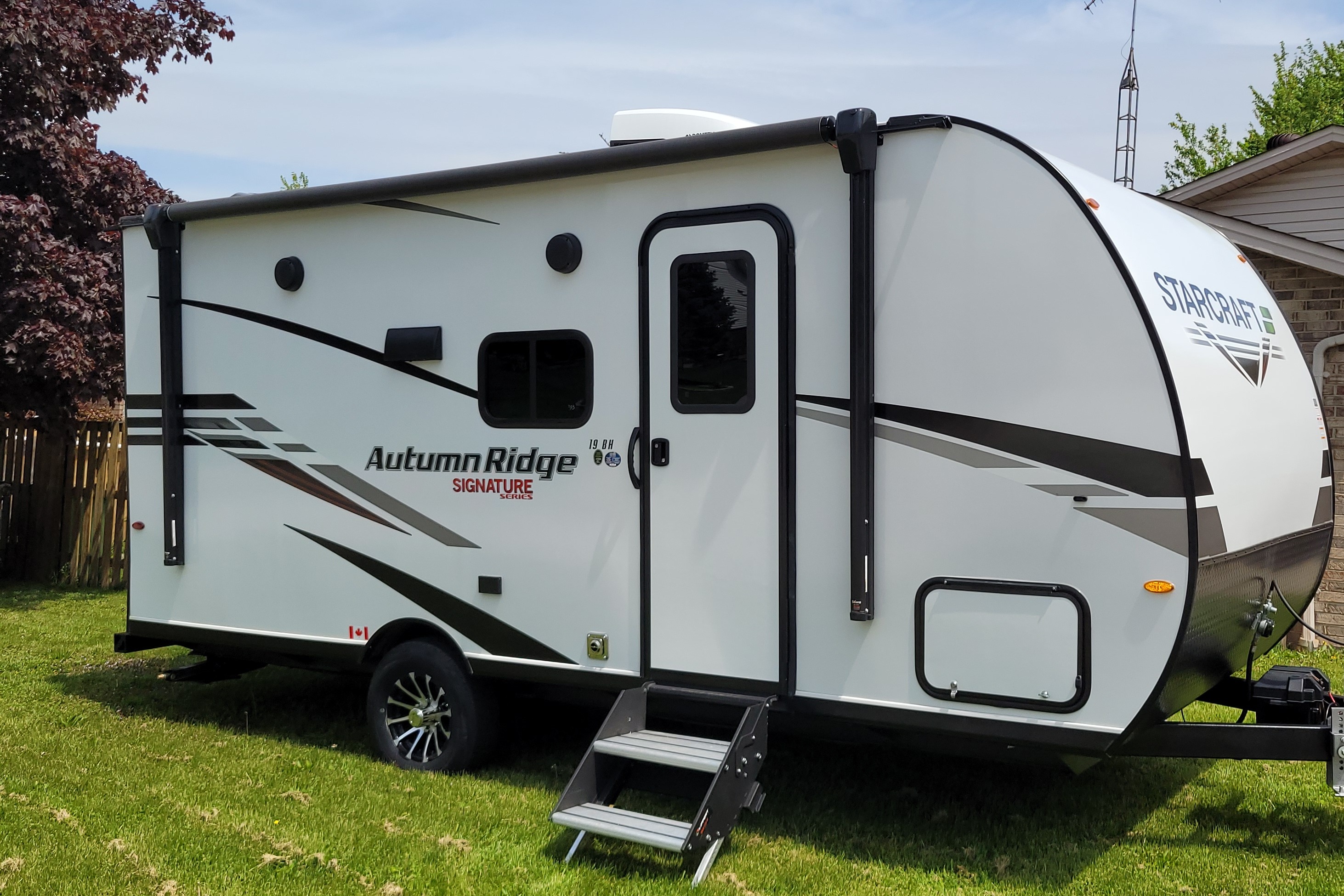 NEW Cozy Family Camper with Bunks - 2024 Starcraft 19BH
