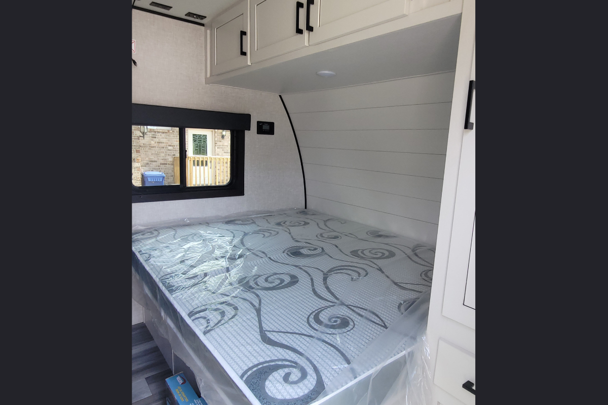 NEW Cozy Family Camper with Bunks - 2024 Starcraft 19BH