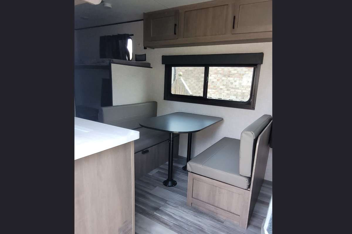 NEW Cozy Family Camper with Bunks - 2024 Starcraft 19BH