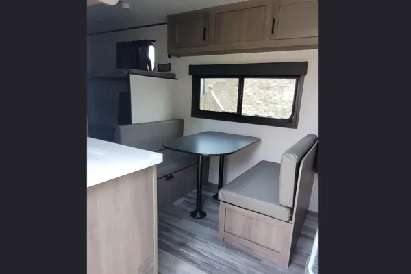 NEW Cozy Family Camper with Bunks - 2024 Starcraft 19BH