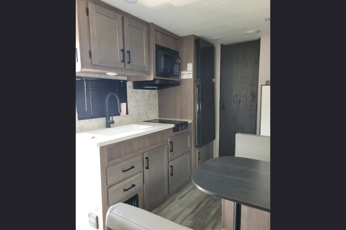 NEW Cozy Family Camper with Bunks - 2024 Starcraft 19BH