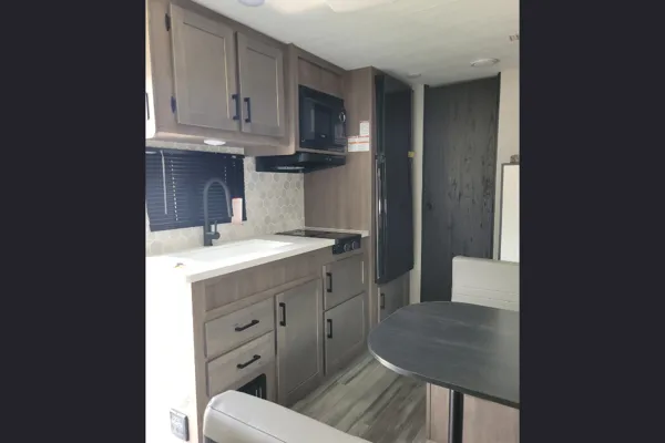 NEW Cozy Family Camper with Bunks - 2024 Starcraft 19BH