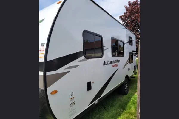 NEW Cozy Family Camper with Bunks - 2024 Starcraft 19BH