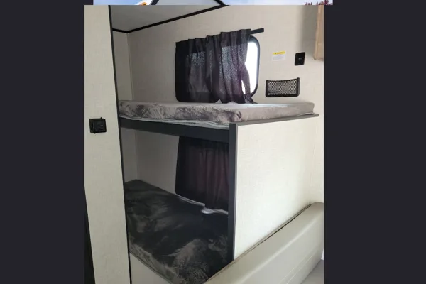 NEW Cozy Family Camper with Bunks - 2024 Starcraft 19BH