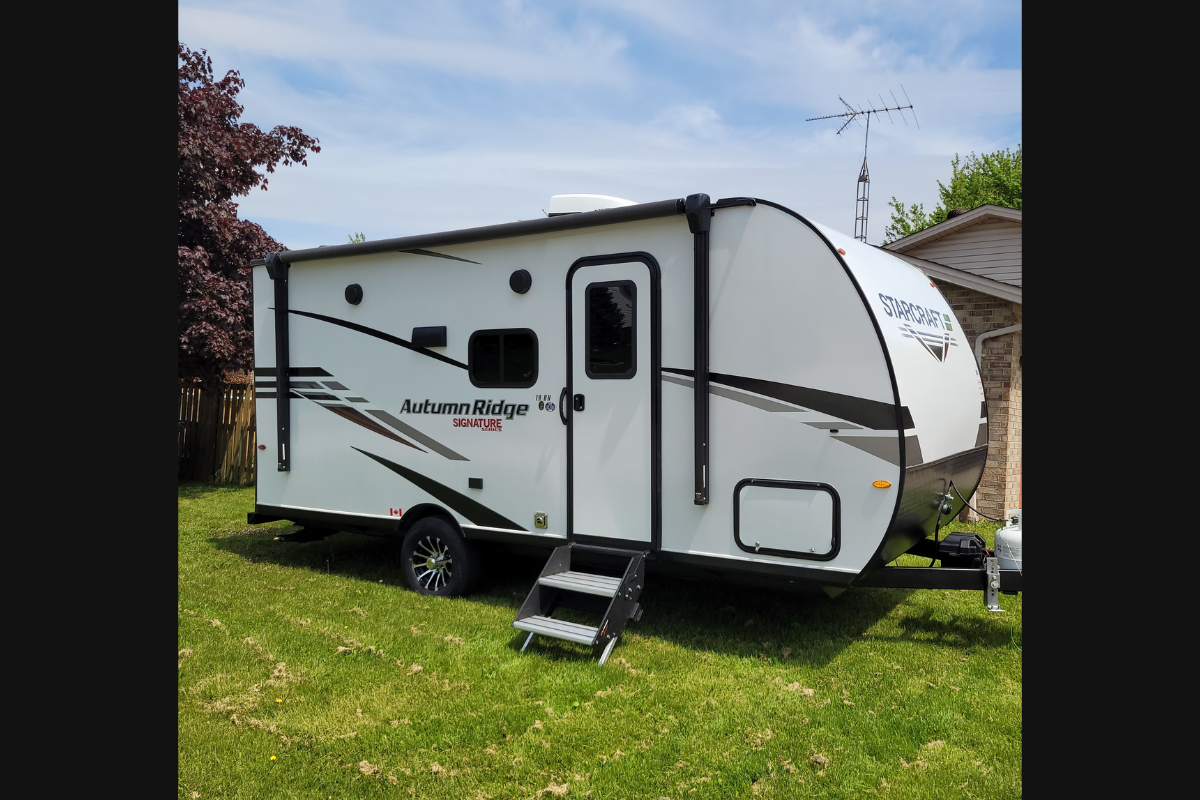 NEW Cozy Family Camper with Bunks - 2024 Starcraft 19BH