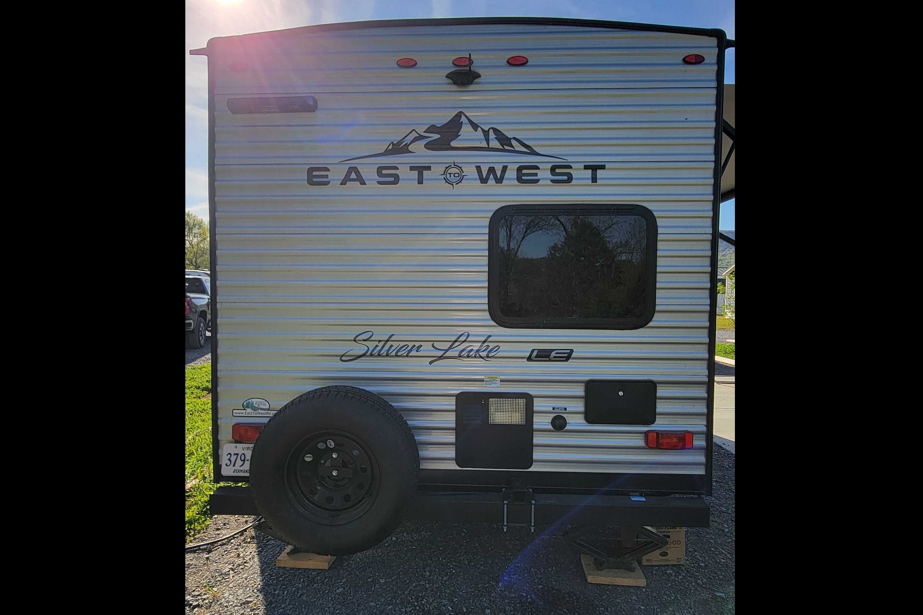 Stephen's 2024 East to West Silver Lake LE Travel Trailer