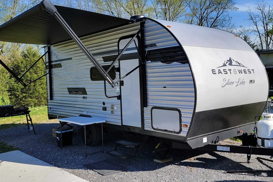 Stephen's 2024 East to West Silver Lake LE Travel Trailer