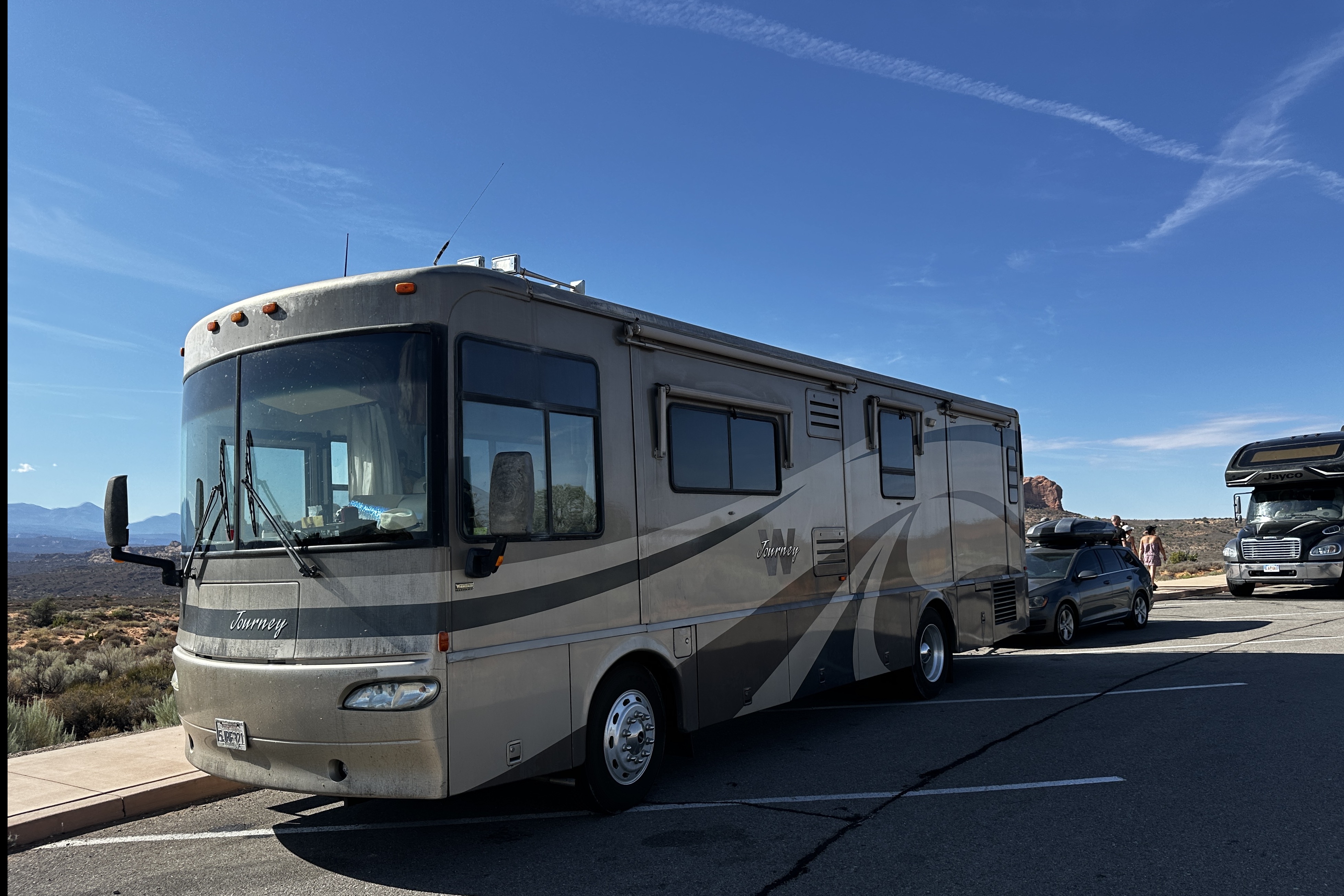 Eugene’s Winnebago Journey 32T Class A DIESEL PUSHER