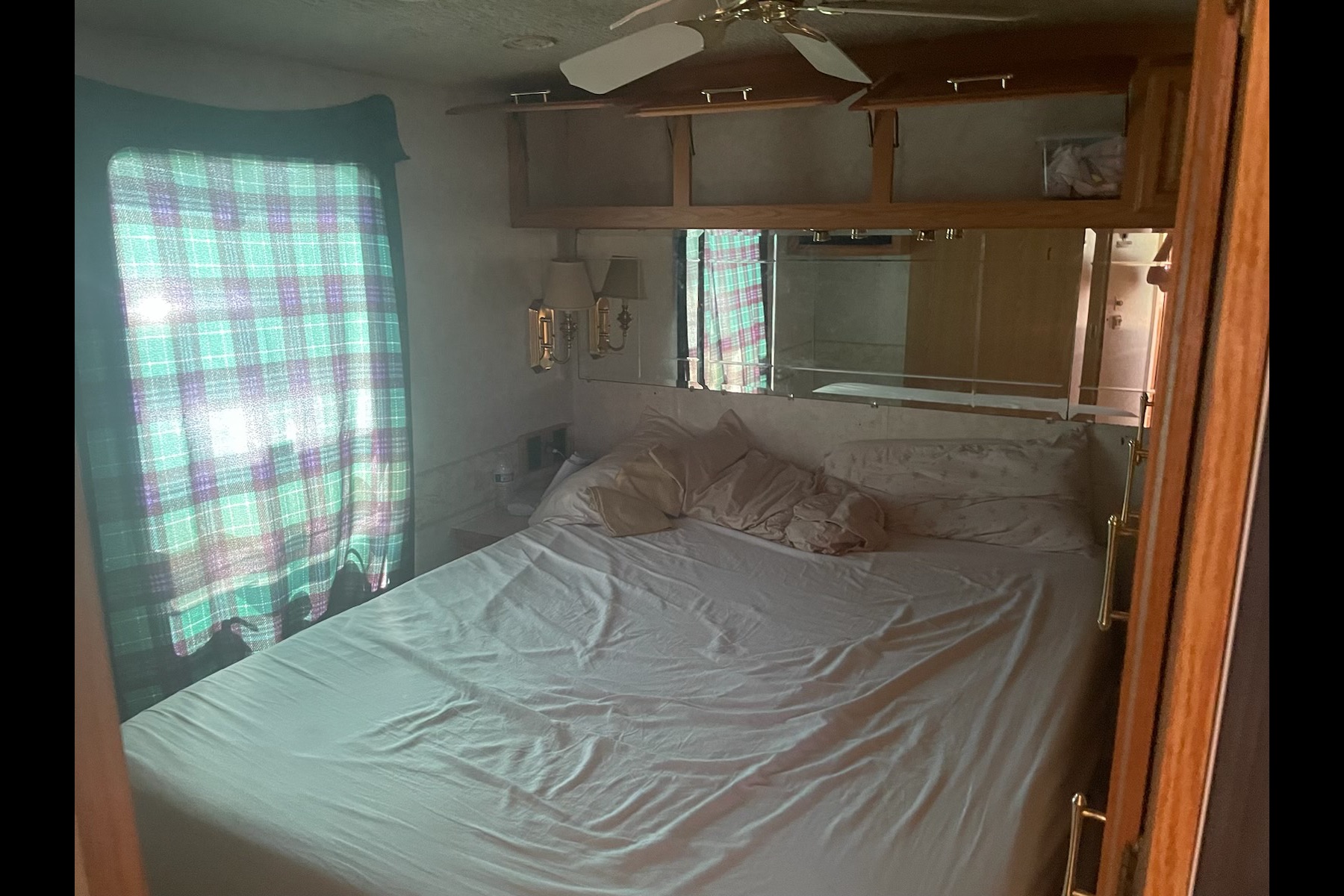 Eugene’s Winnebago Journey 32T Class A DIESEL PUSHER