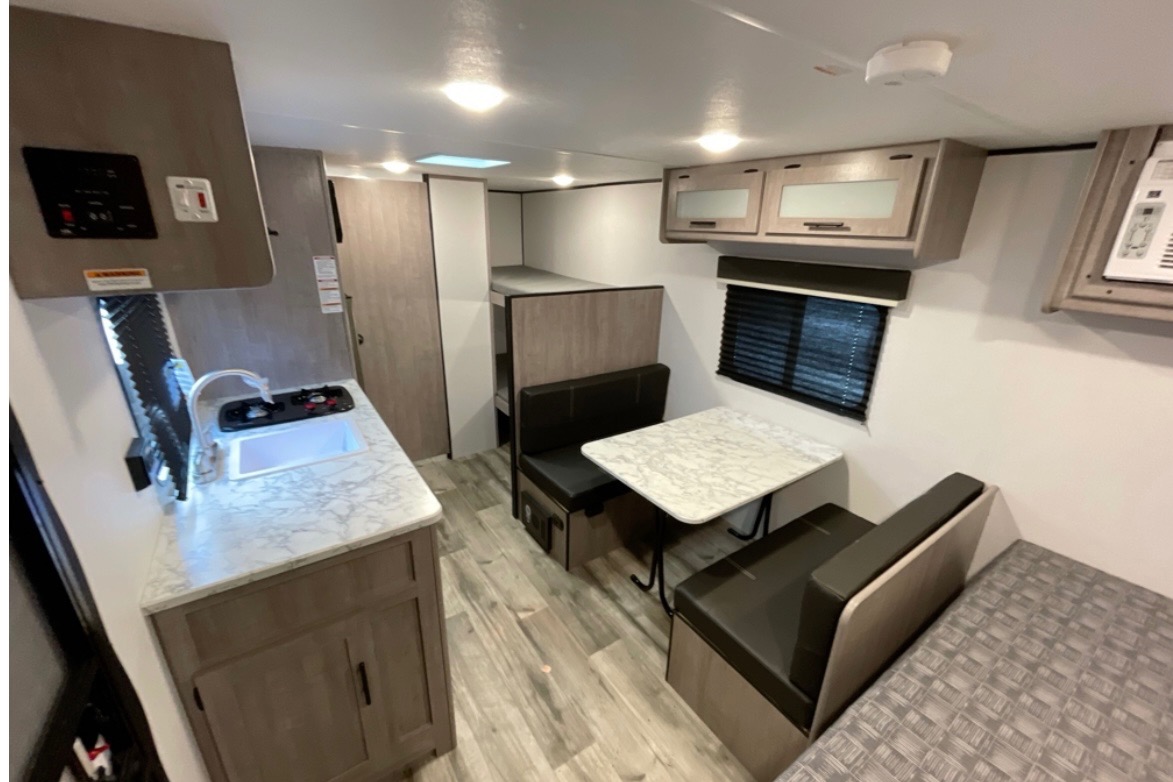Krystal's Coleman 17B Travel Trailer